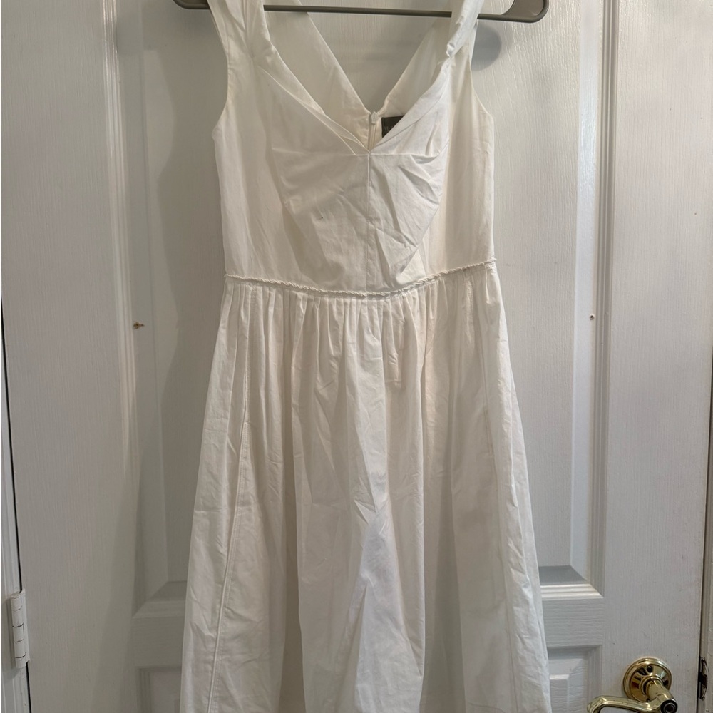 Elegant White Sleeveless Dress